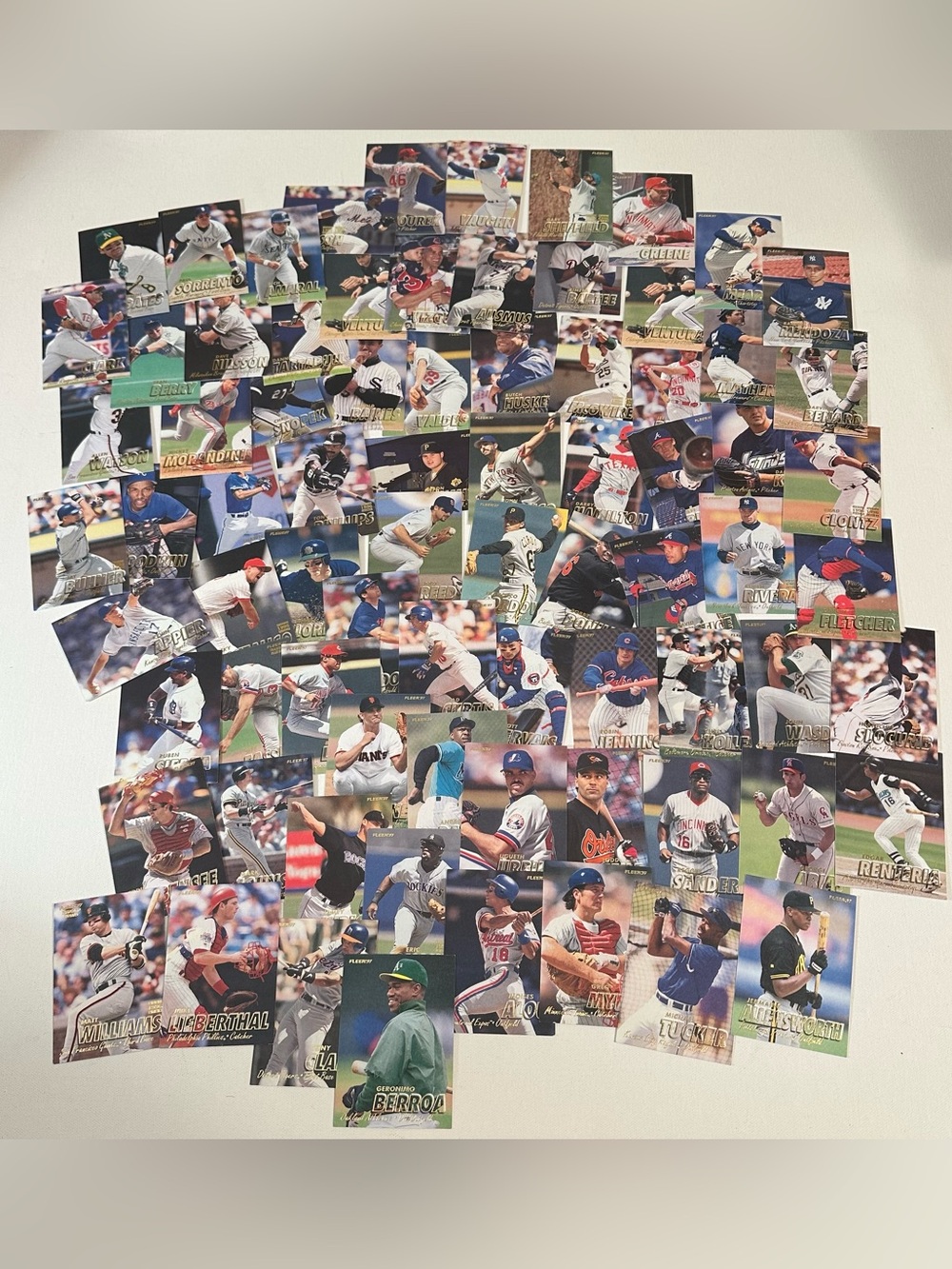 77 - FLEER 1997 - MLB TRADING CARD LOT